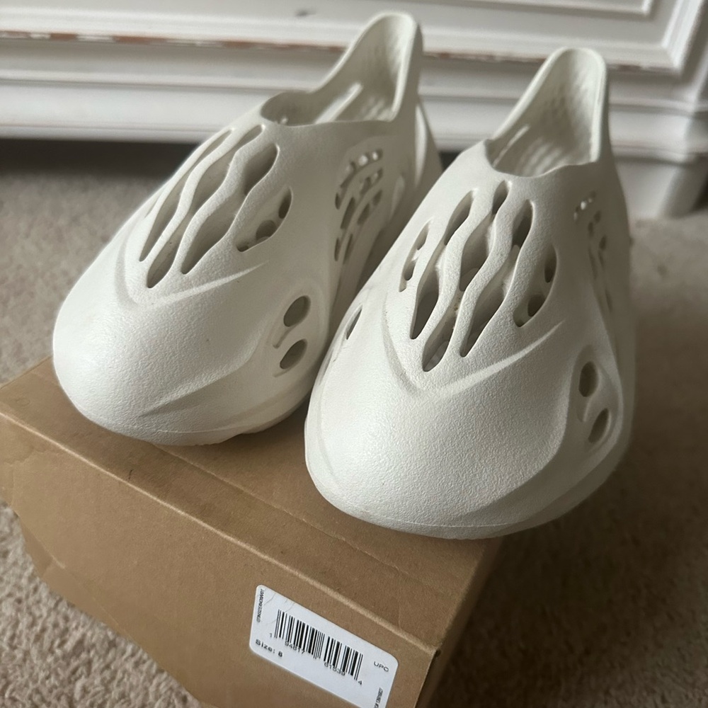 Yeezy Cream Foam Runners
